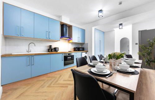 Ground Floor Flat I Sleeps 8 I With Parking - Photo 5