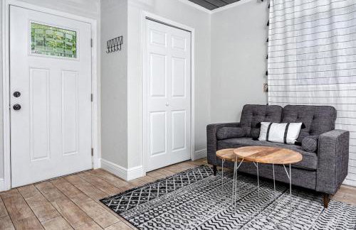 Mins to Beach - Studio Home- Walk to Downtown - Free Parking - Foto 10