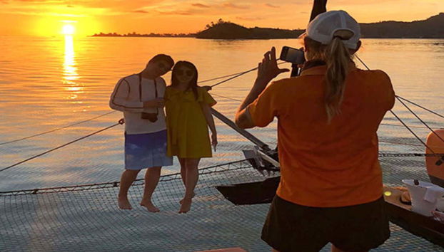 Giro in catamarano al tramonto