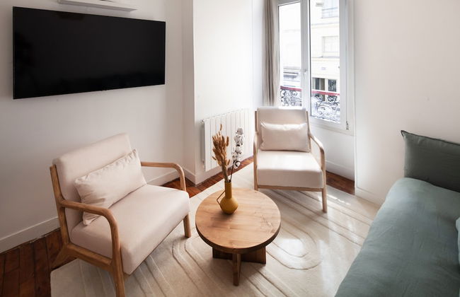 Eiffel Tower Rue Cler - Photo 18