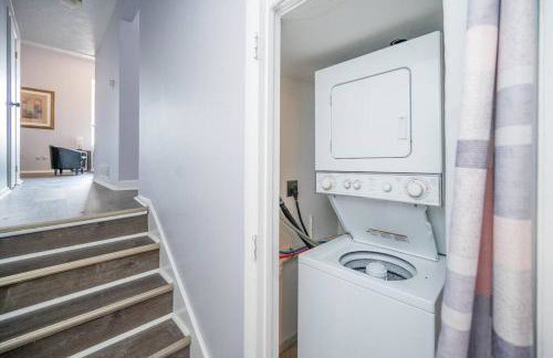 ROKU TVs - Washer & Dryer - QueenBeds - GroupStay - Foto 20