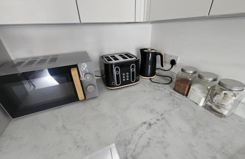 Stylish Madison Apartment with Balcony - FREE Car Parking - Hemel Hempstead Town Centre - Foto 22