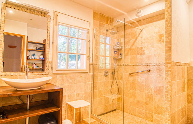 4 bedroom House in Bagnols-en-Forêt with private pool and garden - Photo 24