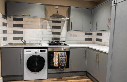 Stylish Flat in Wolverhampton - Short and long Stay with Free Parking - Photo 9