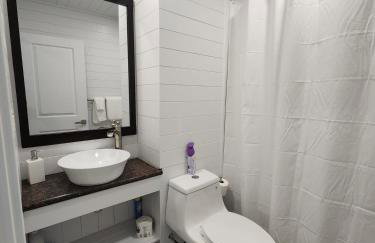 Nestled Away- Comfortable 3BDRM, Central Location - Foto 25