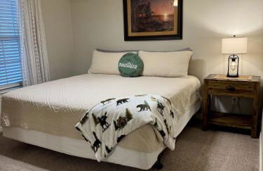 Lakefront Condo A-1 with Large Balcony - Foto 7