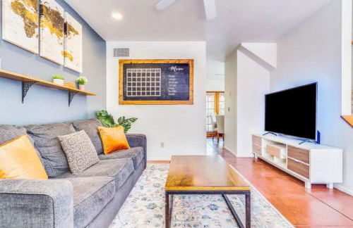 2BR Hideaway with Patio Springtime in Downtown - Foto 28