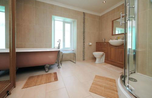 Min Yr Afon, A charming Laugharne Cottage, close to Castle, Estuary & Cafés - Photo 21