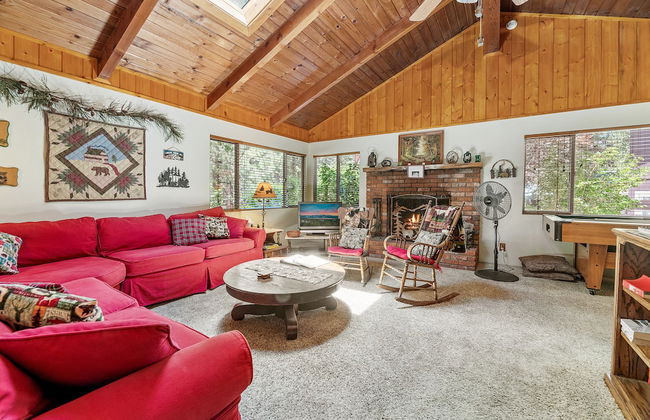 Catalina Retreat -Cozy mountain home in a tree filled neighborhood, plenty of games and a hot tub! - Foto 33
