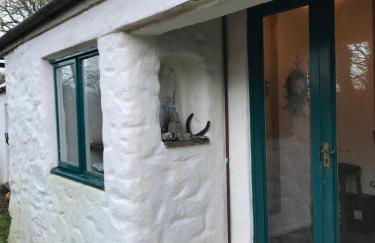 Tiny Cosy Snug - Photo 6