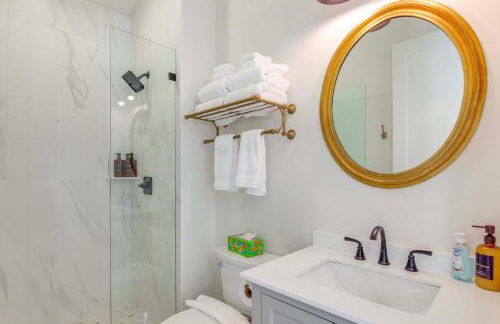 Modern Mountain-View Gem with Deck in Glenville - Foto 22