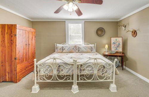 2 Mi to Lake Lineville Farmhouse with Fire Pit - Foto 12