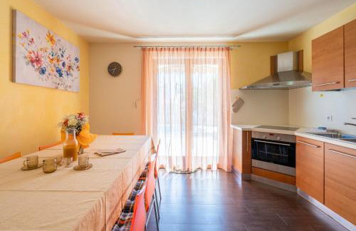 Charming Orange Apartment with Private Pool and Garden Oasis - Foto 10