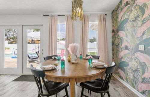 Steps to the beach & close to 30A! Private pool with sundeck & putt putt golf! - Photo 10