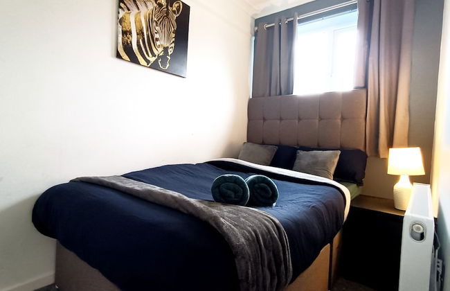 Cozy 3-Bed Family Home with Free Parking - Foto 3