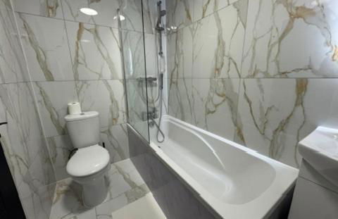 Modern Central Apartments with Balcony - Photo 71