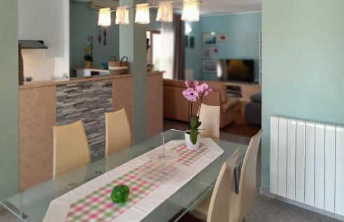 2 Bedroom Awesome Home In Zeliski - Foto 5