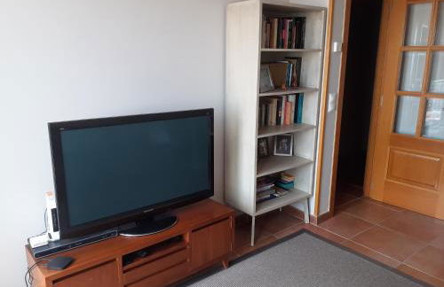 Atico céntrico con piscina comunitaria - Foto 16