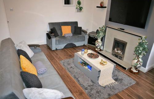 Comfortable Home From Home Bolton Central - Sleeps - 10 - Foto 1