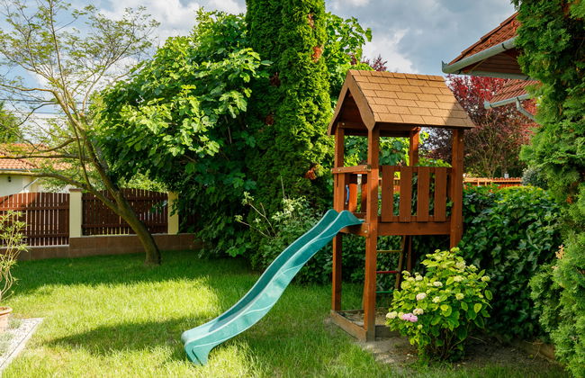 4 bedroom House in Balatonszárszó with private pool and garden - Photo 24