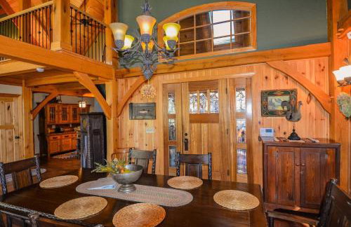 Luxury Riverfront Lodge - Sleeps 12, VIEWS, Fireplaces, Dogs OK - Photo 20