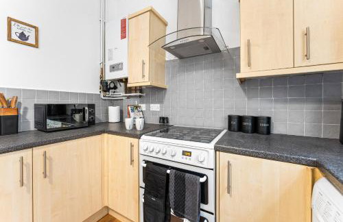 Comfortable 4 Bed Home - Free Parking & Fast WiFi - Foto 41