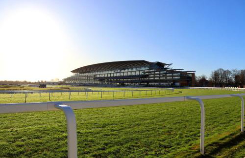 Luxury 2 Bed Apt, Sleeps 4, Secure PRKG-1 Car, Ascot Racecourse 5min walk, Legoland & Lapland 8mins, Windsor 15mins - Foto 31