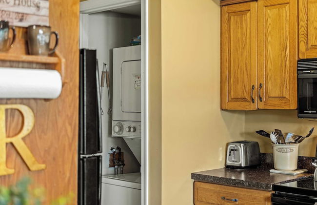 Boulder Lake-scape Lakefront Views + Firepit Central, Walkable Location - Foto 24