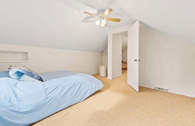 Private park in a cozy home next to I-90 huge yard - Foto 7