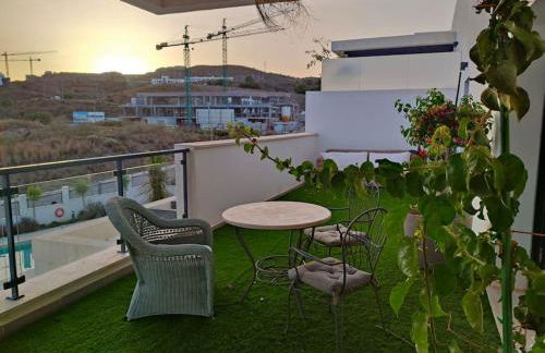 Atico con piscina, golf, vistas al mar - Photo 30