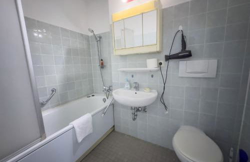 Ruhiges Apartment, Balkon, U-Bahn - Foto 8