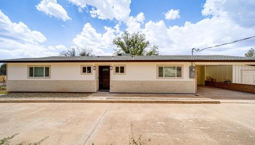 Near Hiking Lake Montezuma Home with Yard! - Foto 3