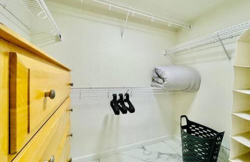 Gorgeous Abode 3 Bedrooms Hide-out in Mesa - Photo 45