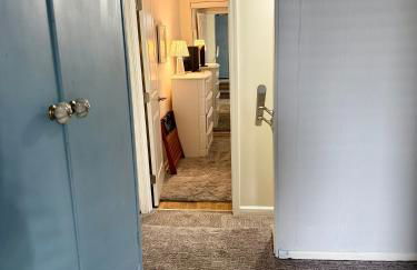 Cozy Cabin Vibe in the City - Foto 27