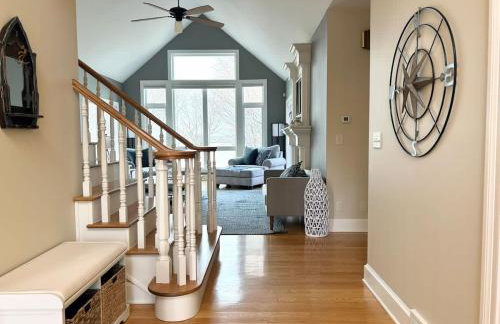 Immerse in Luxury Grand 5BR Lakefront Haven Views - Foto 2