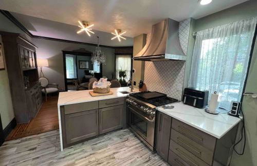 4 BR Luxurious-Gem Mansion in Heart of Denver - Foto 27