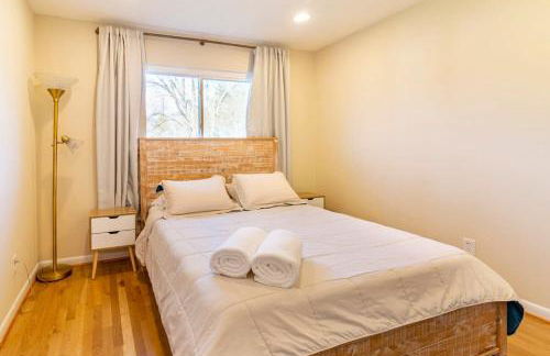 5 bedrooms with 4 Full Bath Fire Pit BBQ and Plush Amen on 1 2 acre - Photo 22