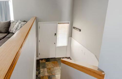 4 Bedrooms and 5 Beds with Game Room Only 5 min Drive to College and Perfect for Family's - Foto 46