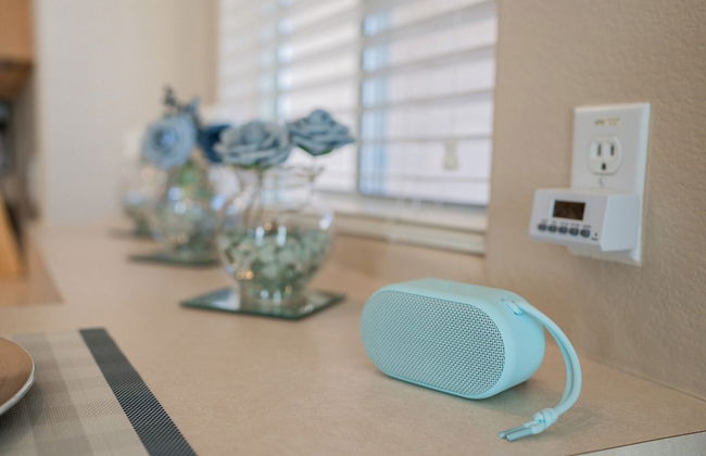 Cozy Hidden Gem - 3BR - 1Den w Backyard - Foto 13