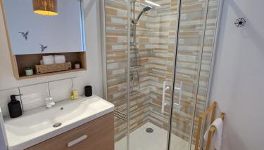 L'Envolée, Proche Gare SNCF, Confort, Netflix - Foto 2, towels, Shower