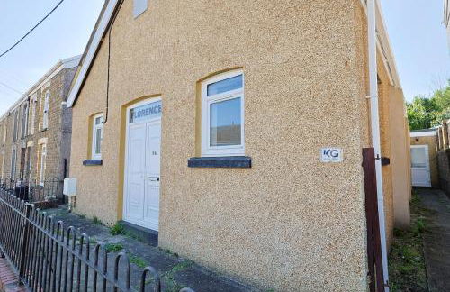 Modern 3 Bed - M4 ACCESS - Wi-Fi - Photo 14