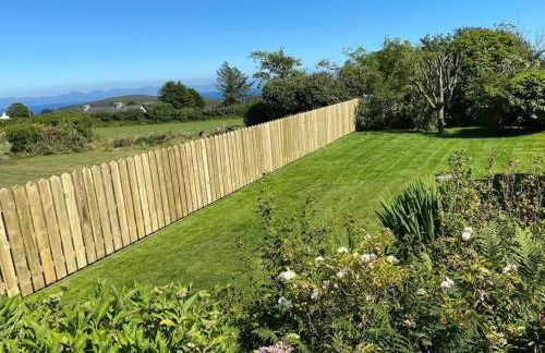 Delightful 3 bed cottage with hot tub & sea views. - Photo 29