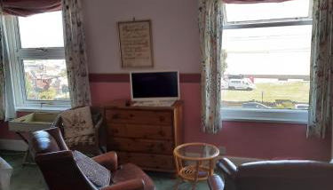 Sea view flat at Claverton House - Photo 3