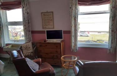 Sea view flat at Claverton House - Photo 3