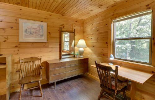 Serene and Secluded Alabama Cabin with Covered Deck! - Foto 18