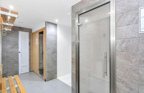 Luxury Penthouse with a Private Jacuzzi! - Foto 44