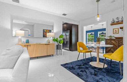 Arthaus- Fully Stocked Kitchen and Fenced Yard - Foto 27