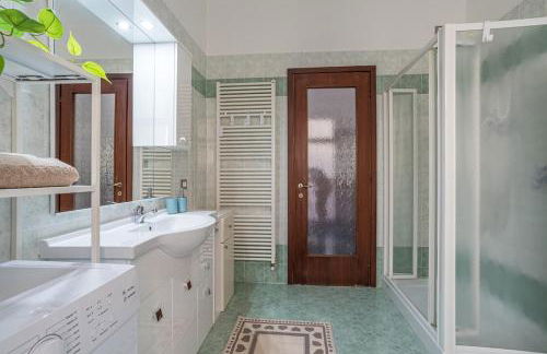 Teo s House private parking and lake view - Photo 8