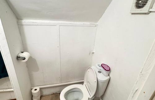 BUDGET APARTMENT - quiet, compact, FREE PARKING & WiFi easy access to Cardiff - LONG TERM OFFER! - Foto 13