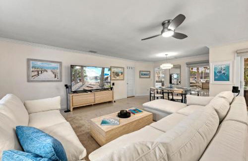 Siesta Key Waterfront Oasis - Heated Pool, Dock, Walk to Village & Beach - Photo 15